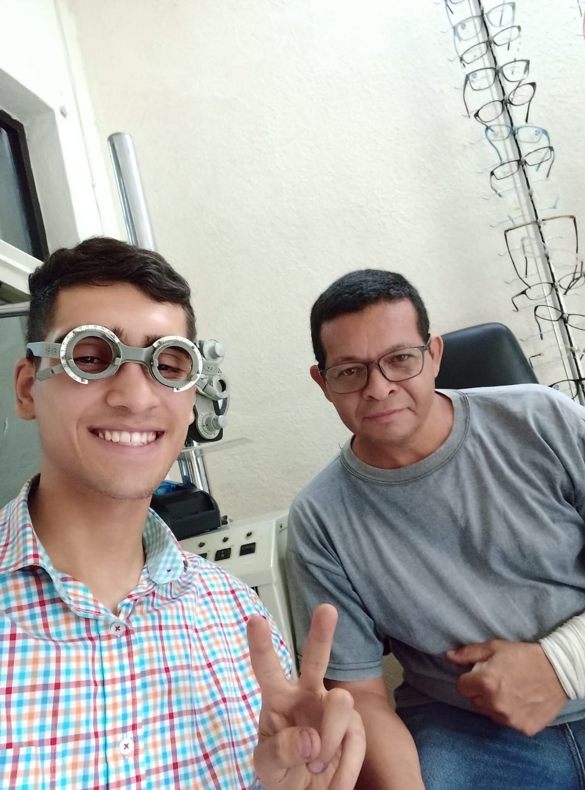 Consulta optométrica con paciente